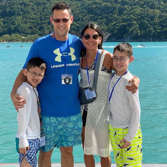 Meet your Posher, Carolyn - Picture 1 of 2